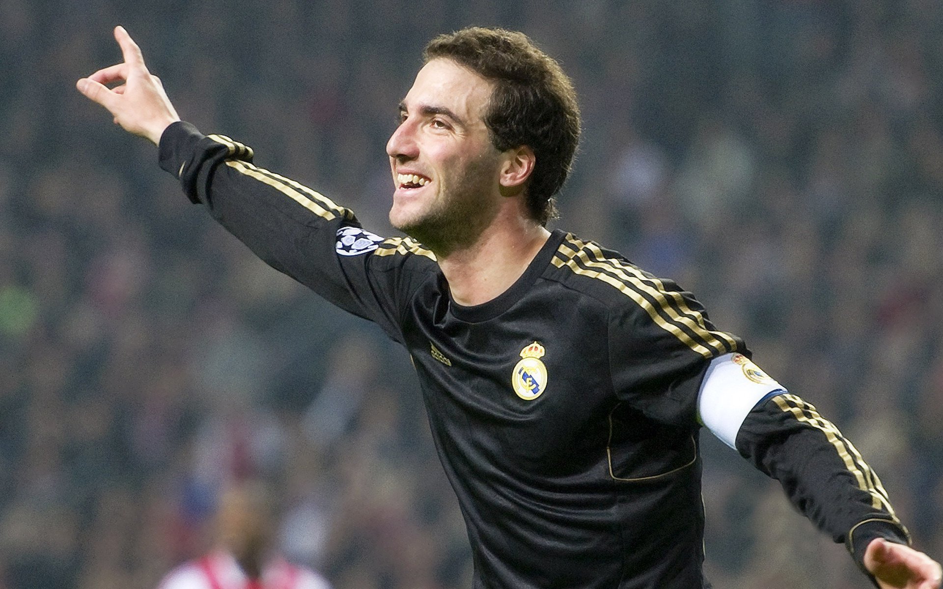 开云体育APP下载-2019年全明星：库里“神级”出手引发全场欢呼声，17年全明星库里