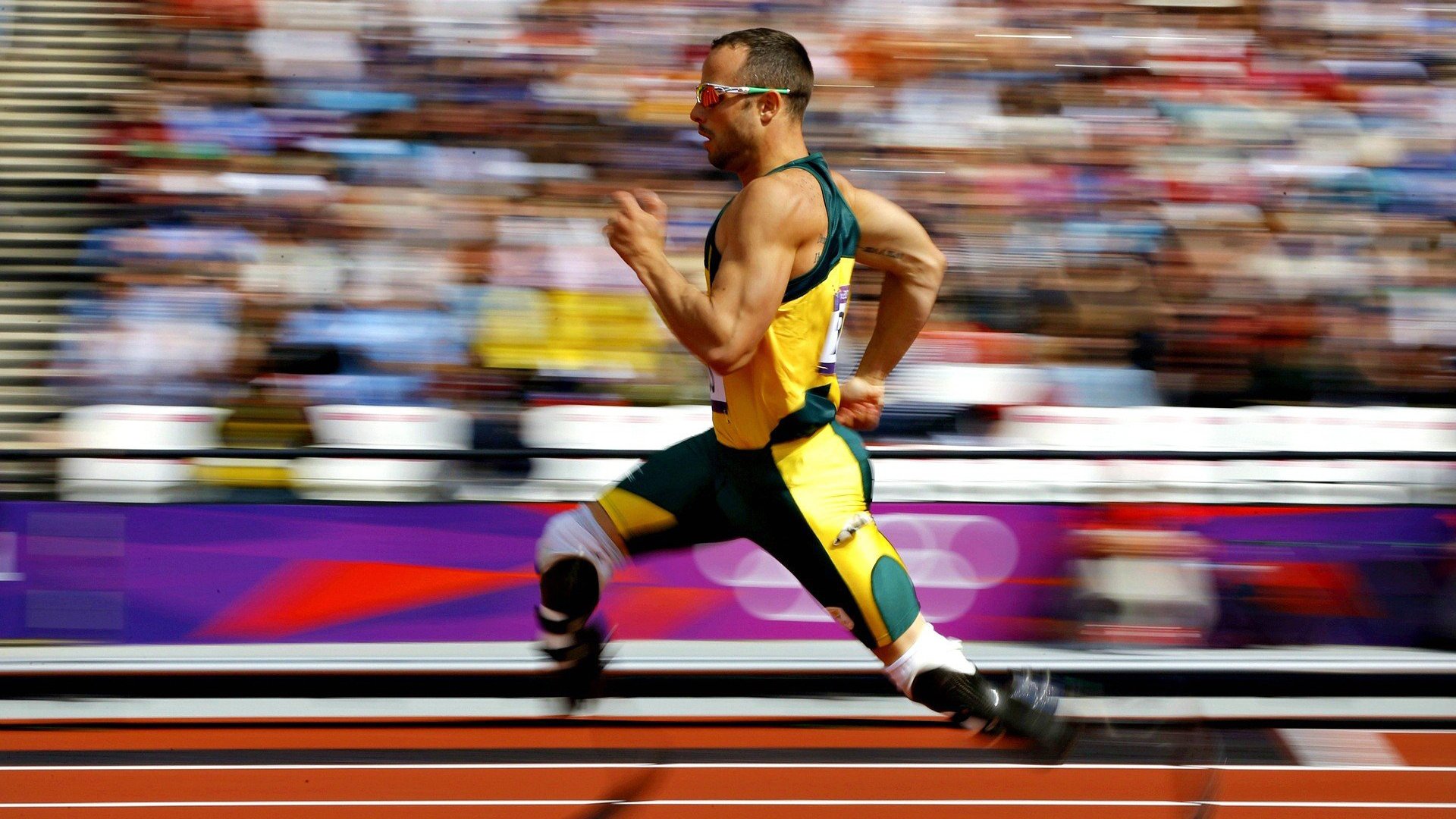 开云-2019年总决赛第4场：库里在第一节就投进连续两个长距离三分，开启“火力模式”