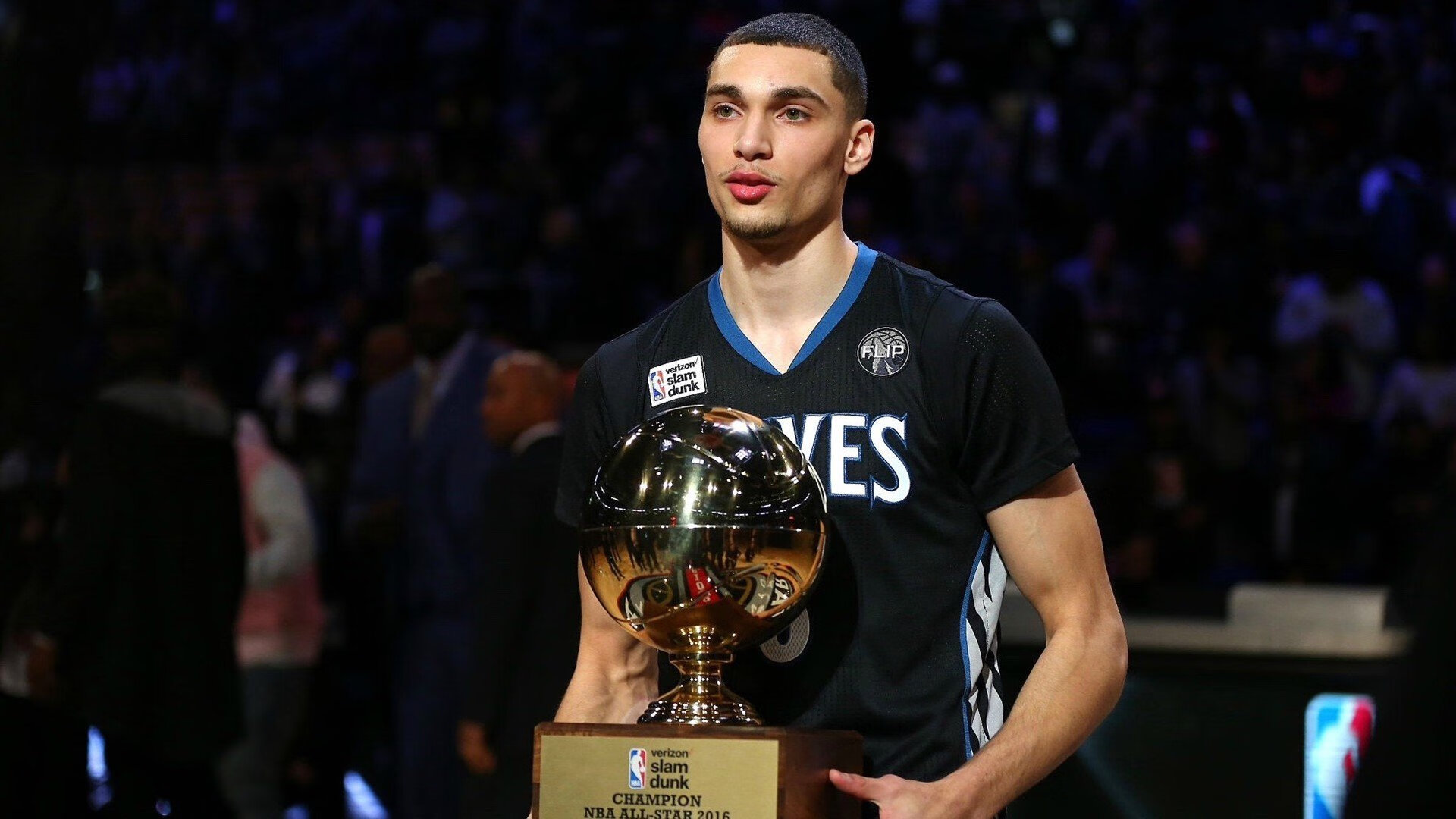 开云网页版-_明星主持加盟：赛事带来更多趣味互动_，主持人介绍明星开场白